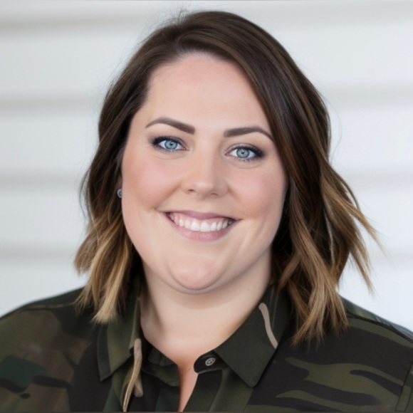 Meet your Posher, Amanda - Picture 3 of 3